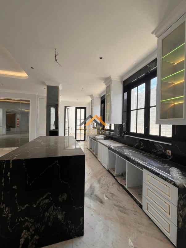 dijual rumah komplek graha metropolitan