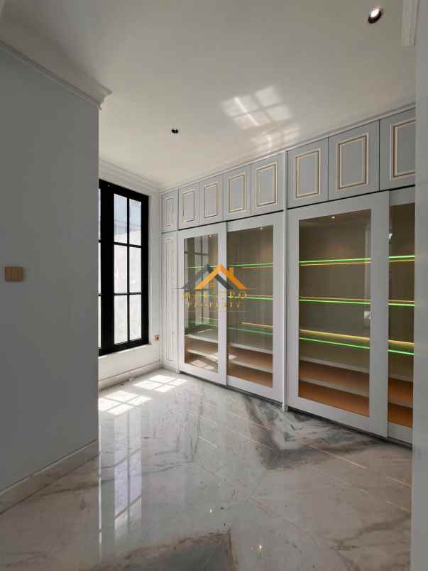 dijual rumah komplek graha metropolitan