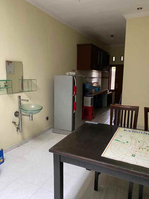 dijual rumah komplek kiarasari asri