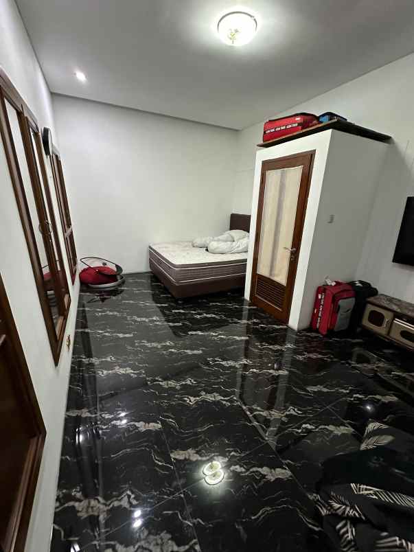 dijual rumah komplek taman buaran indah