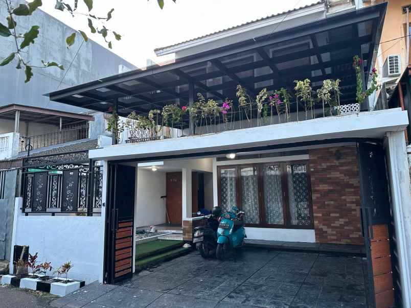 dijual rumah komplek taman buaran indah