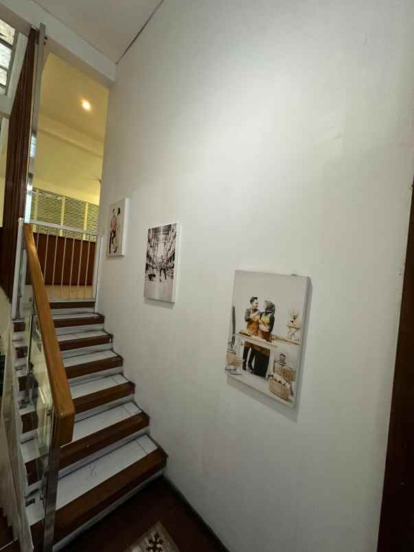 dijual rumah komplek taman buaran indah