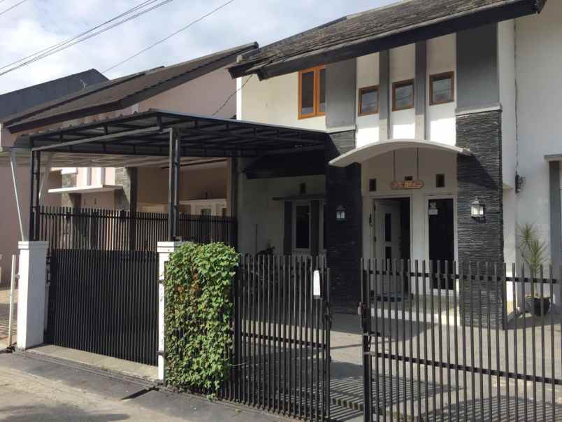 dijual rumah komplek taman persada asri
