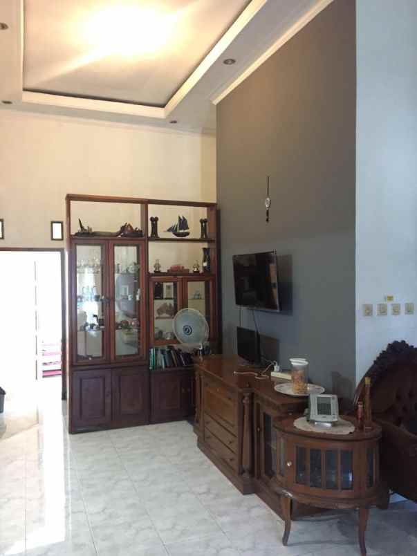 dijual rumah komplek taman persada asri