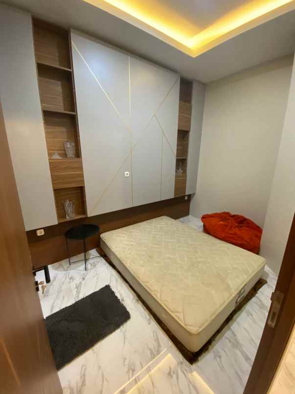 dijual rumah kota baru parahyangan