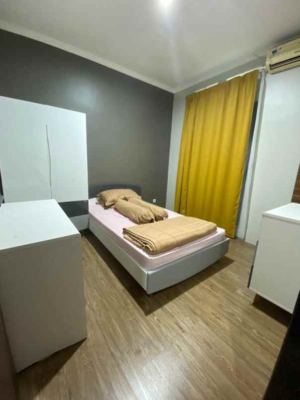 dijual rumah kota baru parahyangan