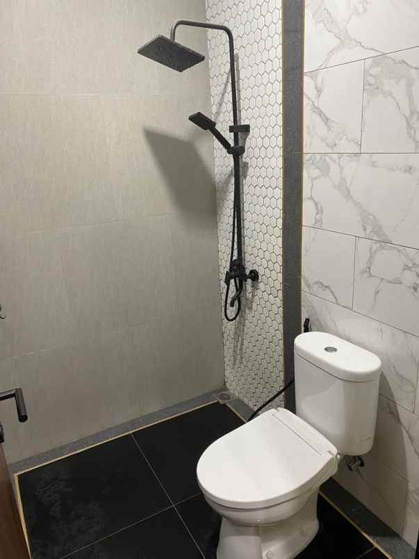 dijual rumah kota baru parahyangan