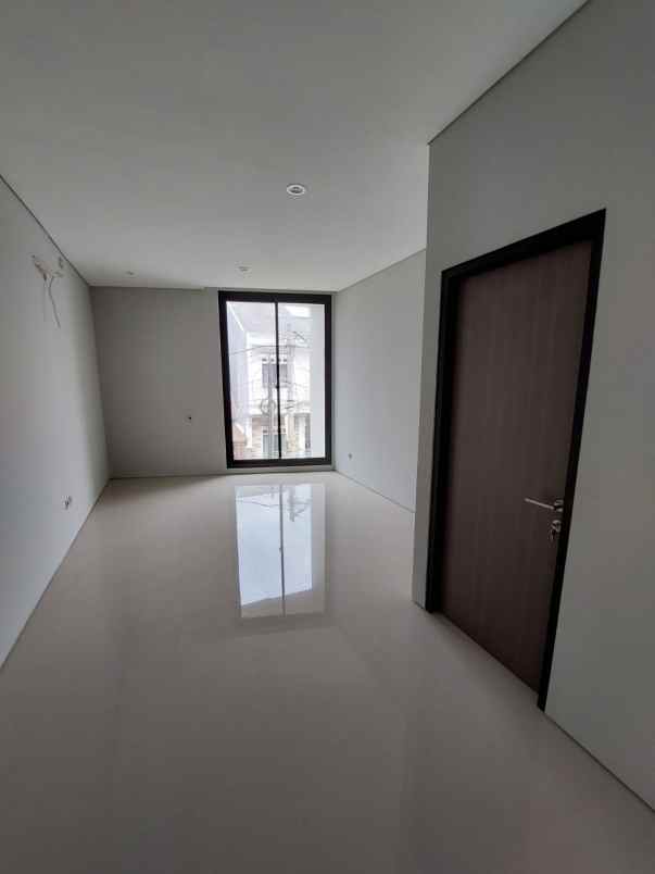 dijual rumah kreo selatan larangan kota