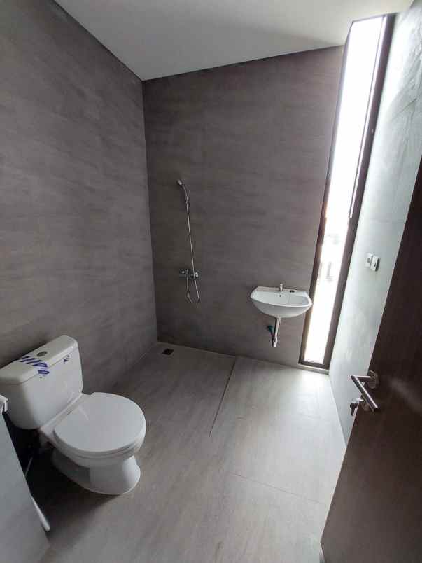 dijual rumah kreo selatan larangan kota