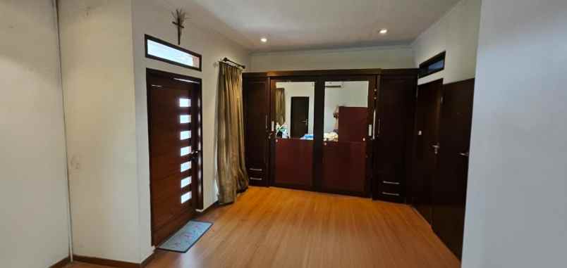 dijual rumah kuldesak di legenda wisata cibubur