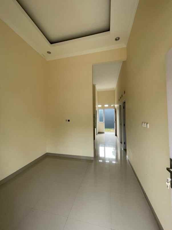 dijual rumah lambangjaya