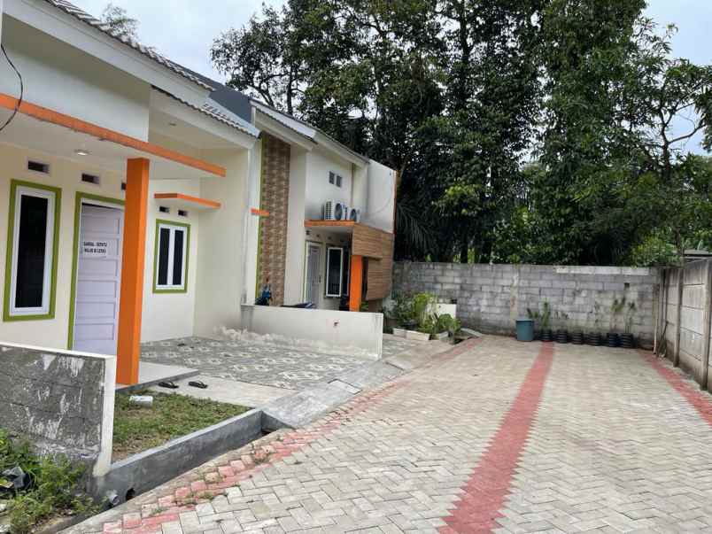 dijual rumah lambangjaya