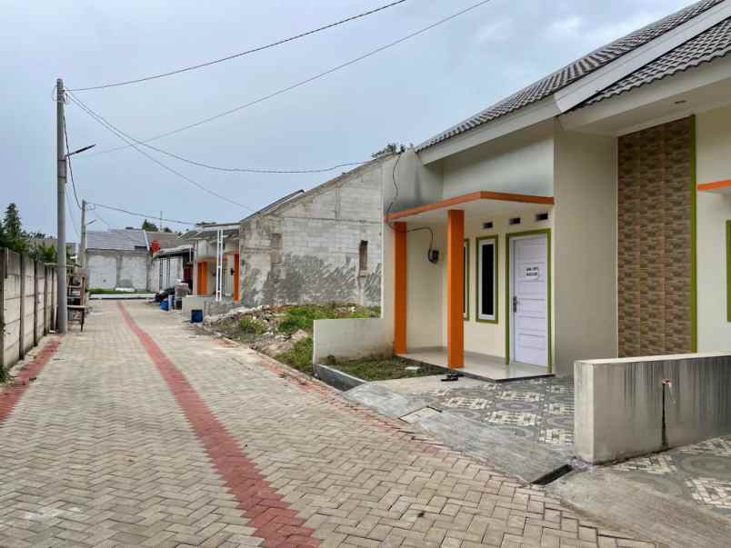 dijual rumah lambangjaya