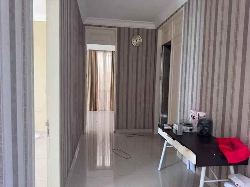 dijual rumah lariz wood pakuwon indah