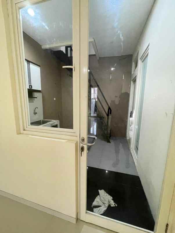 dijual rumah lebak timur