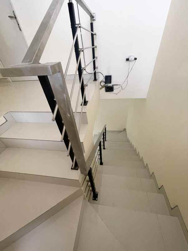 dijual rumah lebak timur