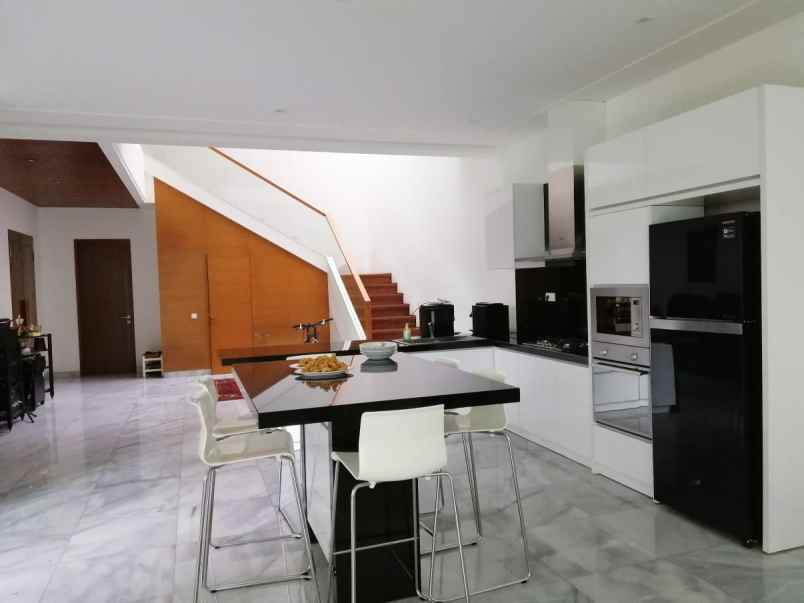 dijual rumah manggarai