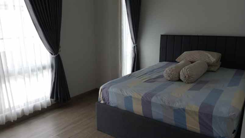 dijual rumah mansion nine