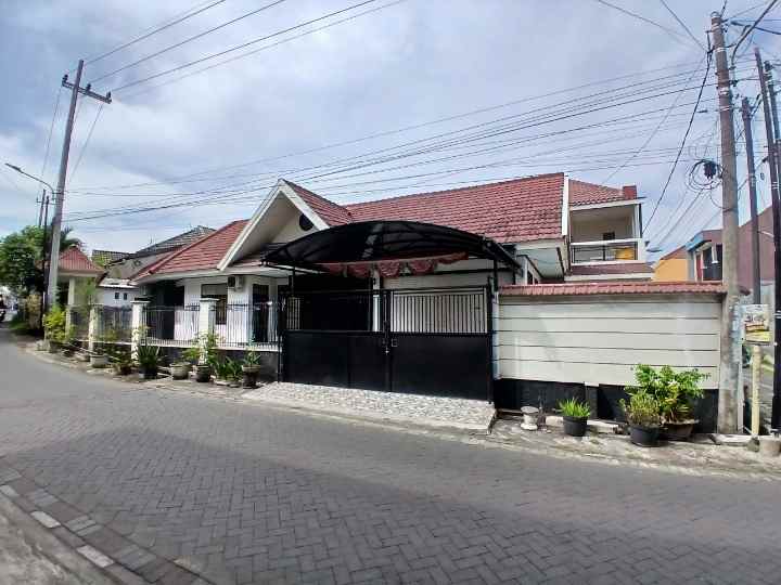 dijual rumah manukan mukti
