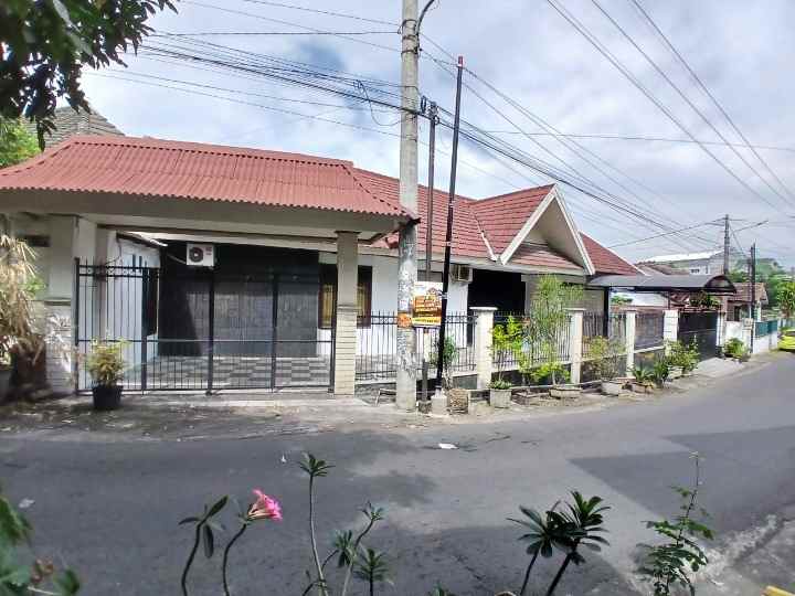 dijual rumah manukan mukti
