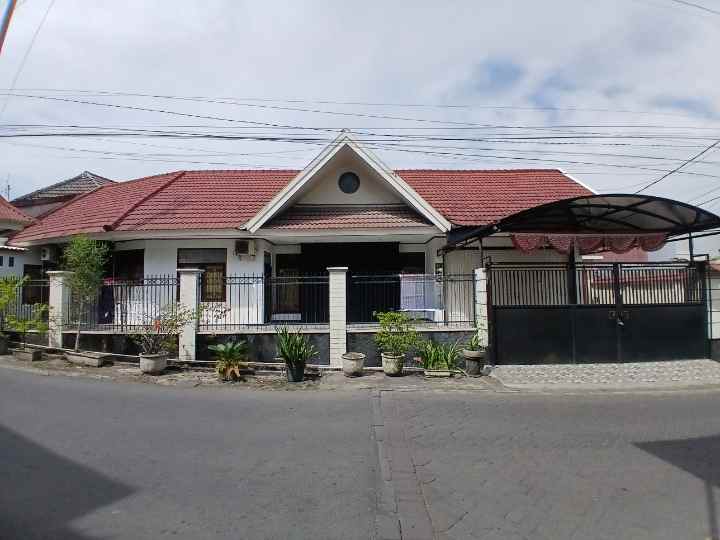 dijual rumah manukan mukti