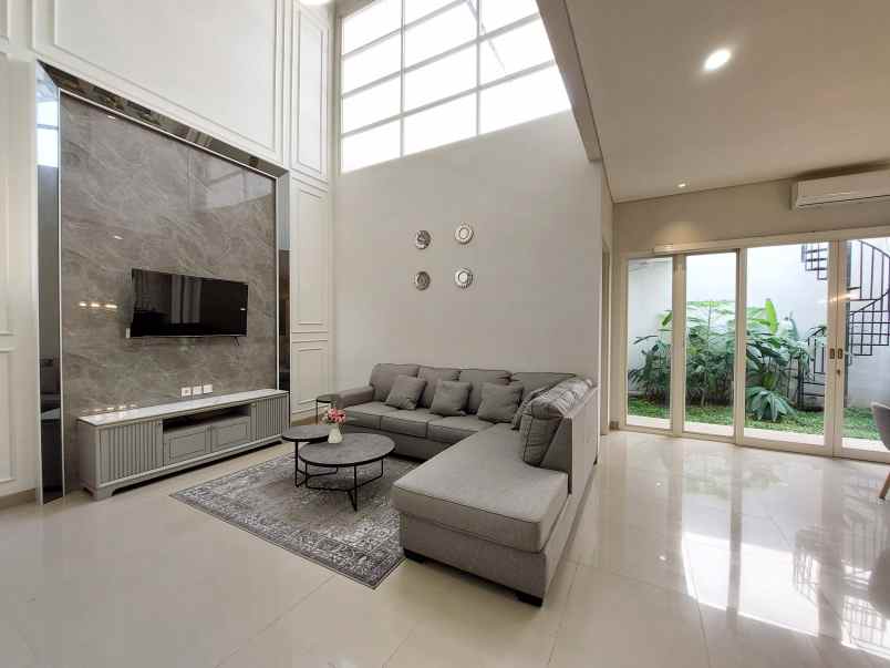 dijual rumah manyar