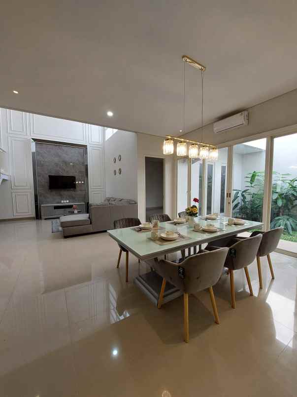 dijual rumah manyar