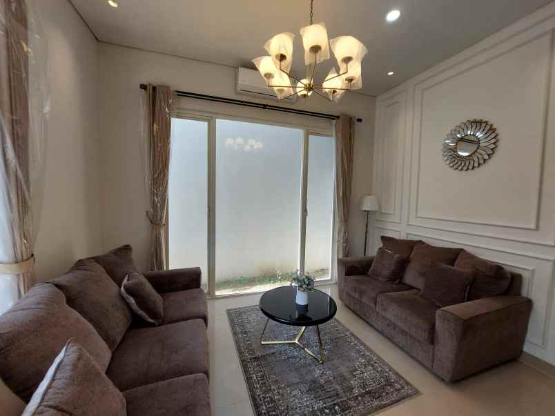 dijual rumah manyar