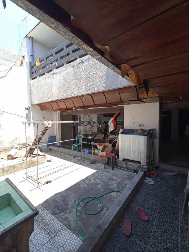 dijual rumah manyar rejo