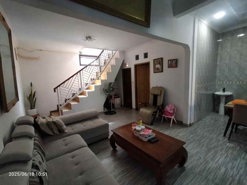 dijual rumah margahayu raya