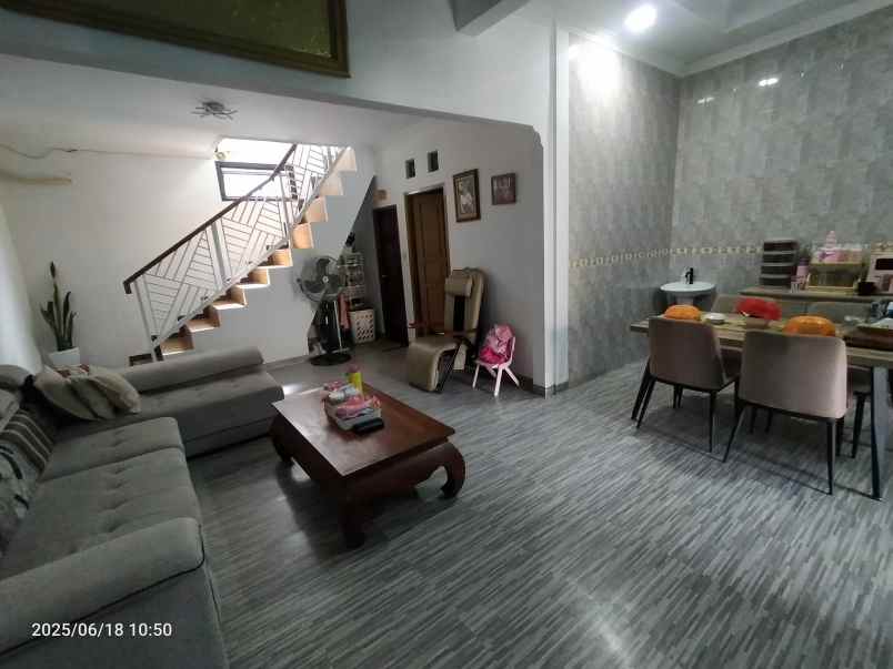 dijual rumah margahayu raya