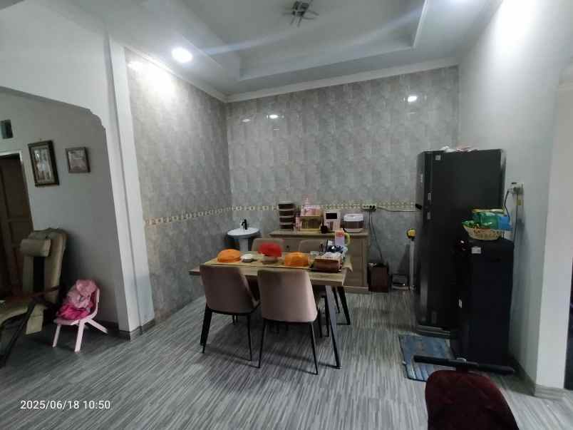 dijual rumah margahayu raya