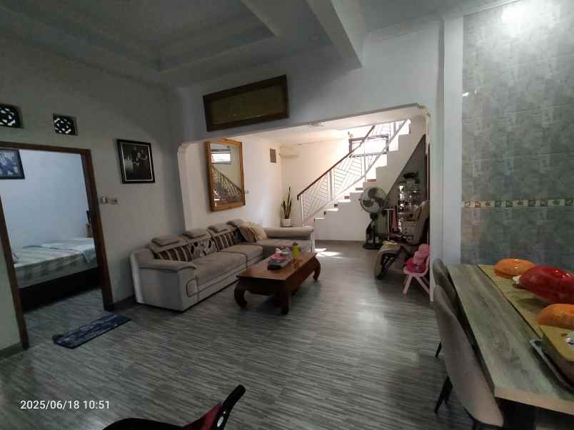 dijual rumah margahayu raya