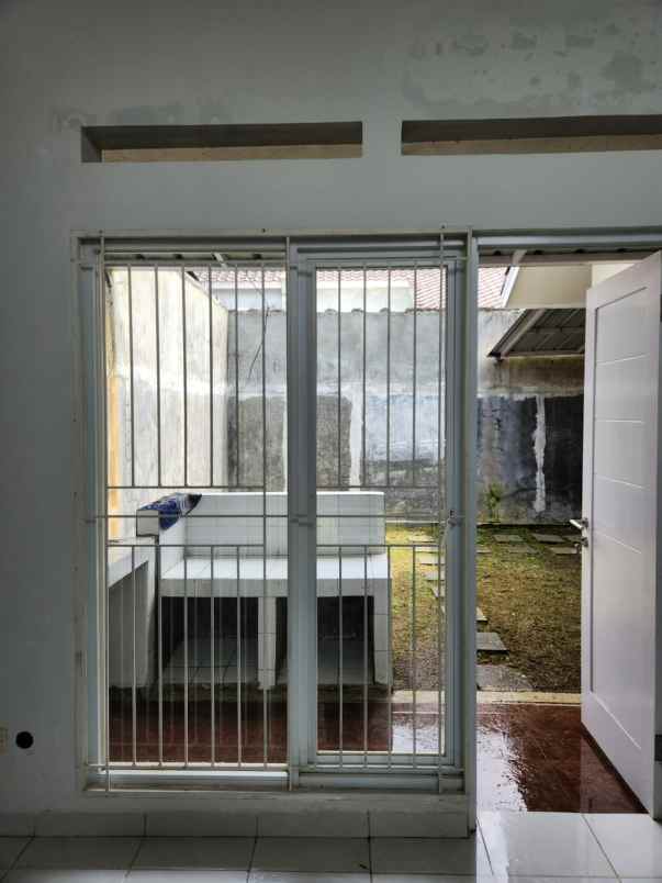 dijual rumah margajaya