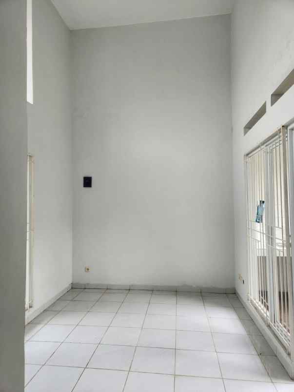 dijual rumah margajaya