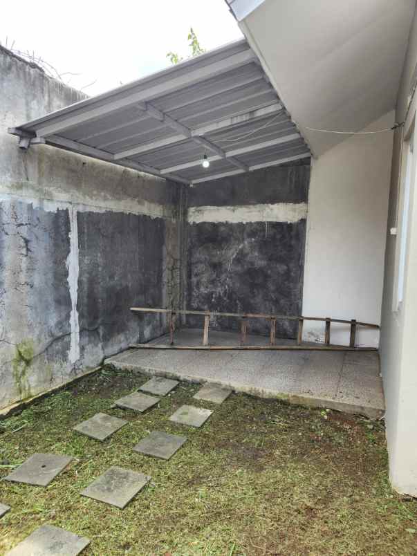 dijual rumah margajaya