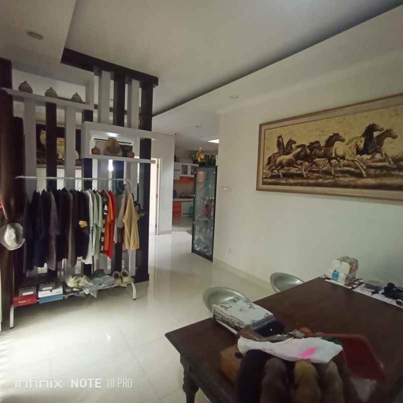 dijual rumah merapi view