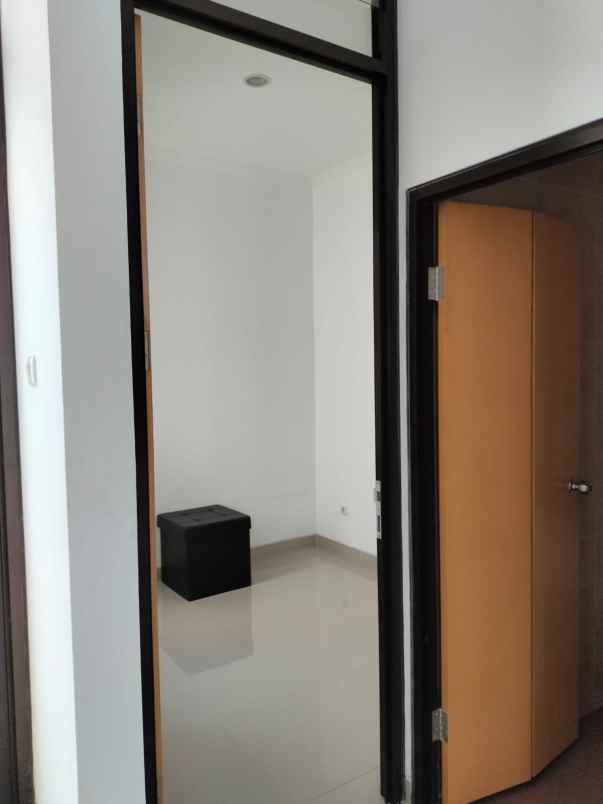 dijual rumah metland transyogi