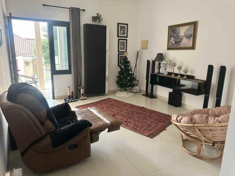 dijual rumah mewah legenda wisata cibubur