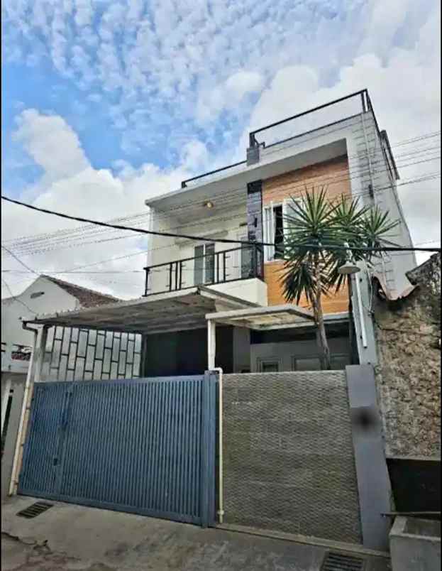 dijual rumah mewah lokasi strategis di bandung