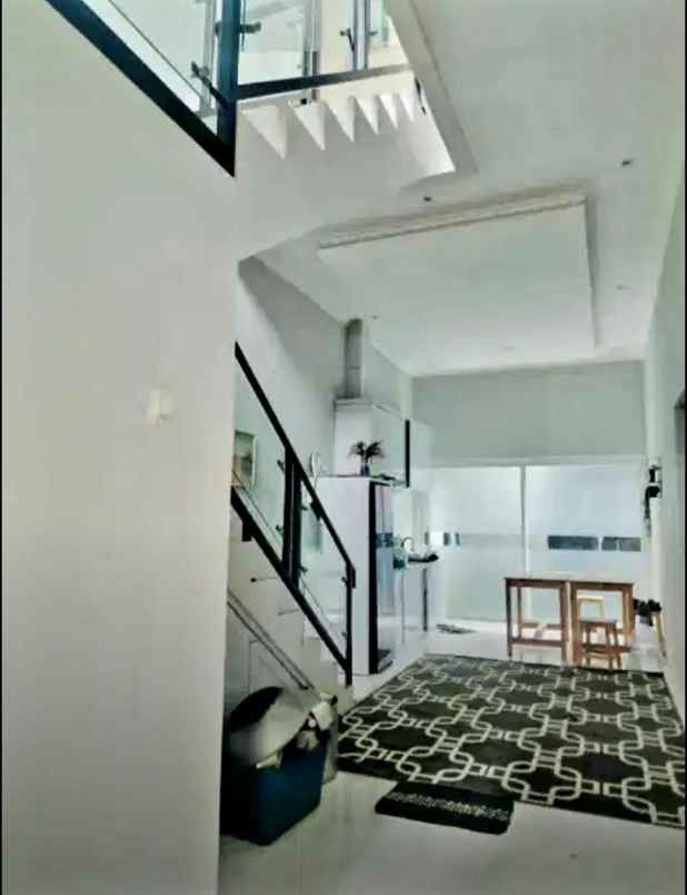 dijual rumah mewah lokasi strategis di bandung