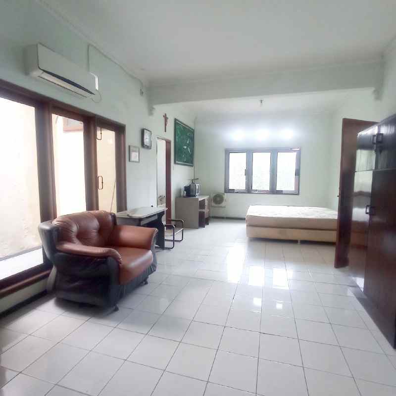 dijual rumah nginden intan timur