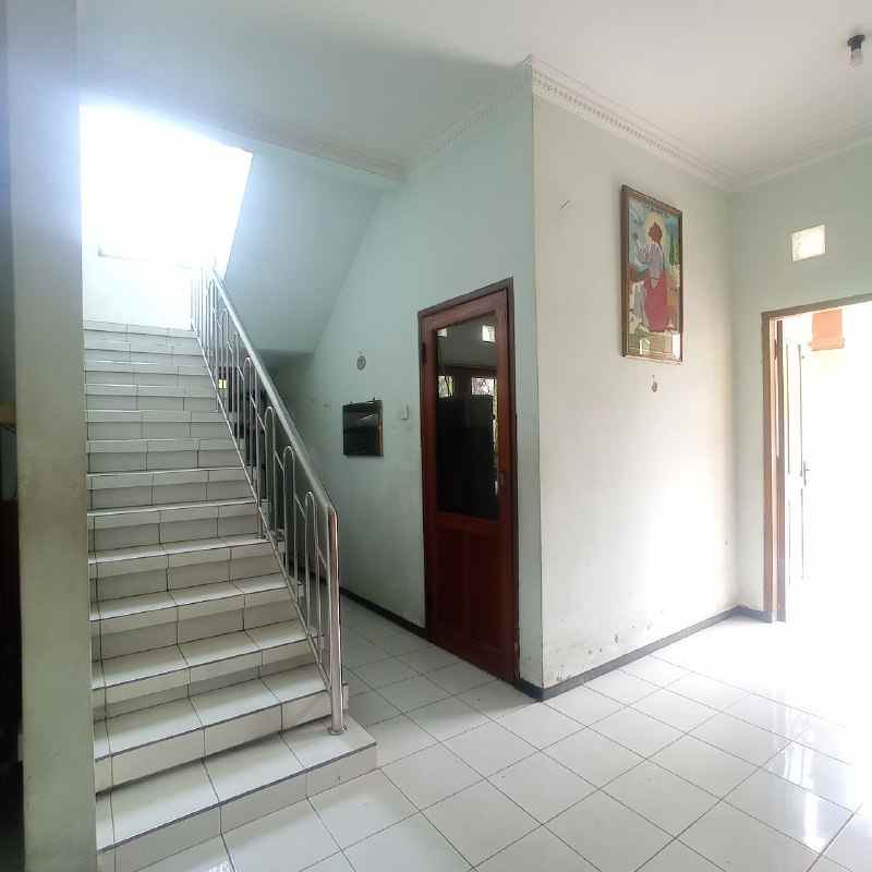 dijual rumah nginden intan timur