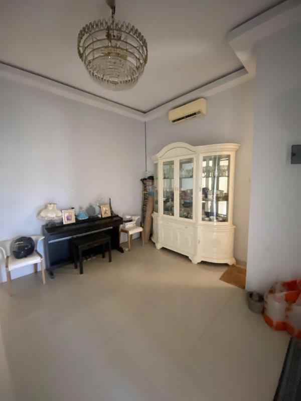 dijual rumah pakuwon city