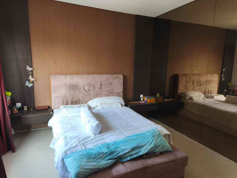 dijual rumah pakuwon city