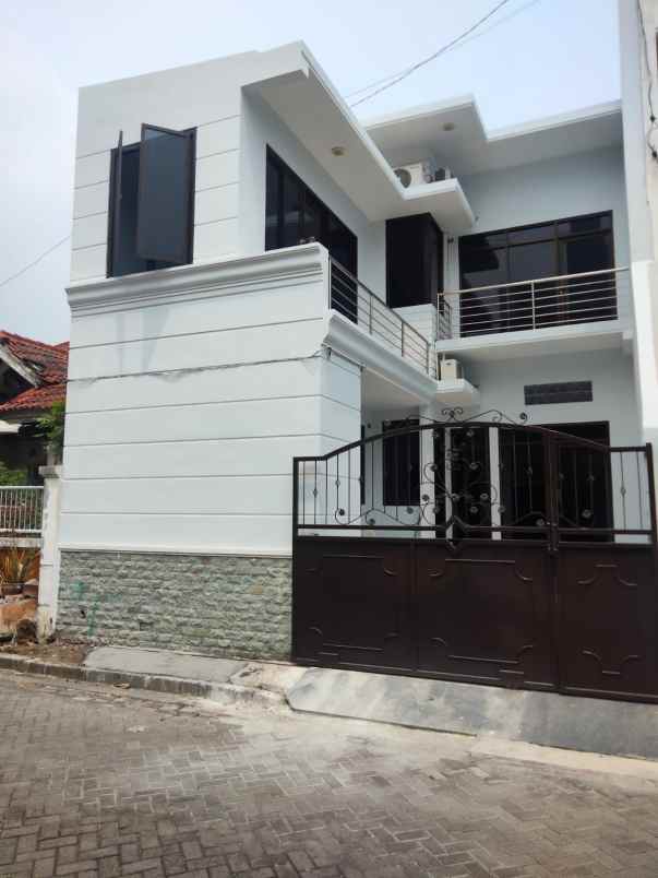dijual rumah pakuwon city griya asri