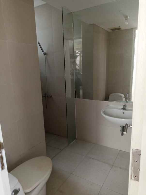 dijual rumah pakuwon city malibu beach