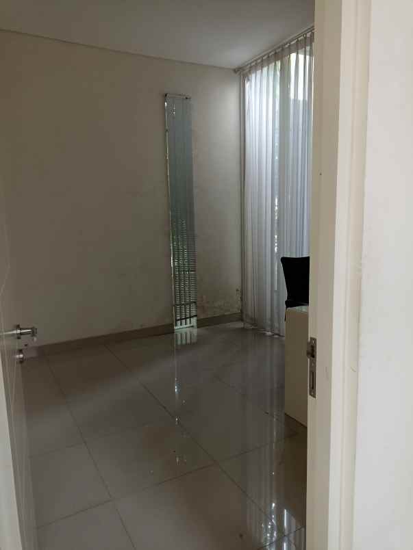 dijual rumah pakuwon city malibu beach