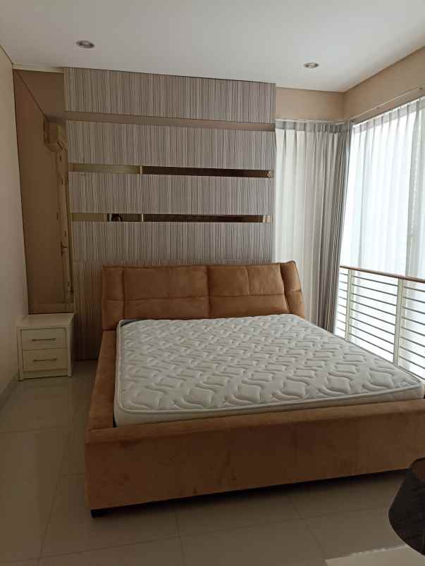 dijual rumah pakuwon city malibu beach