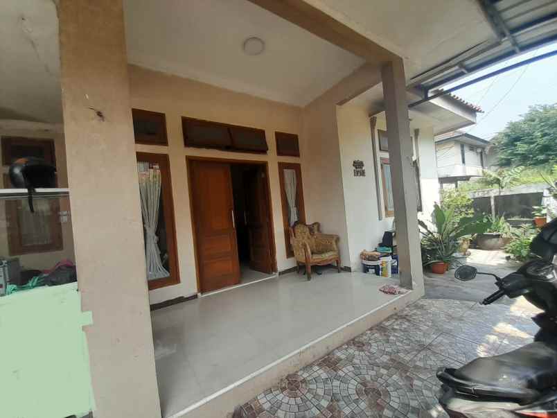 dijual rumah paninggilan